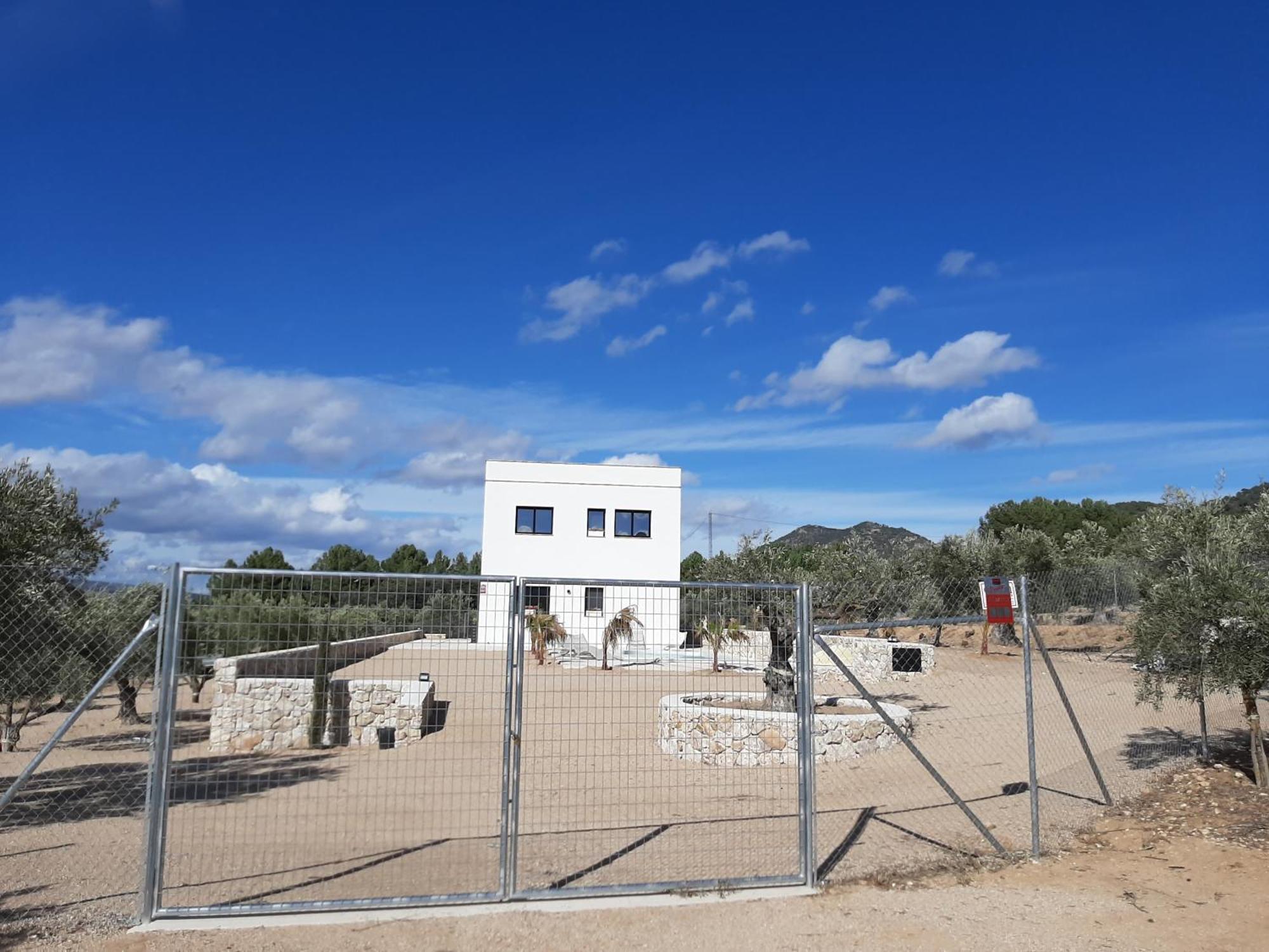Casita Del Embalse Con Encanto Biar Bagian luar foto