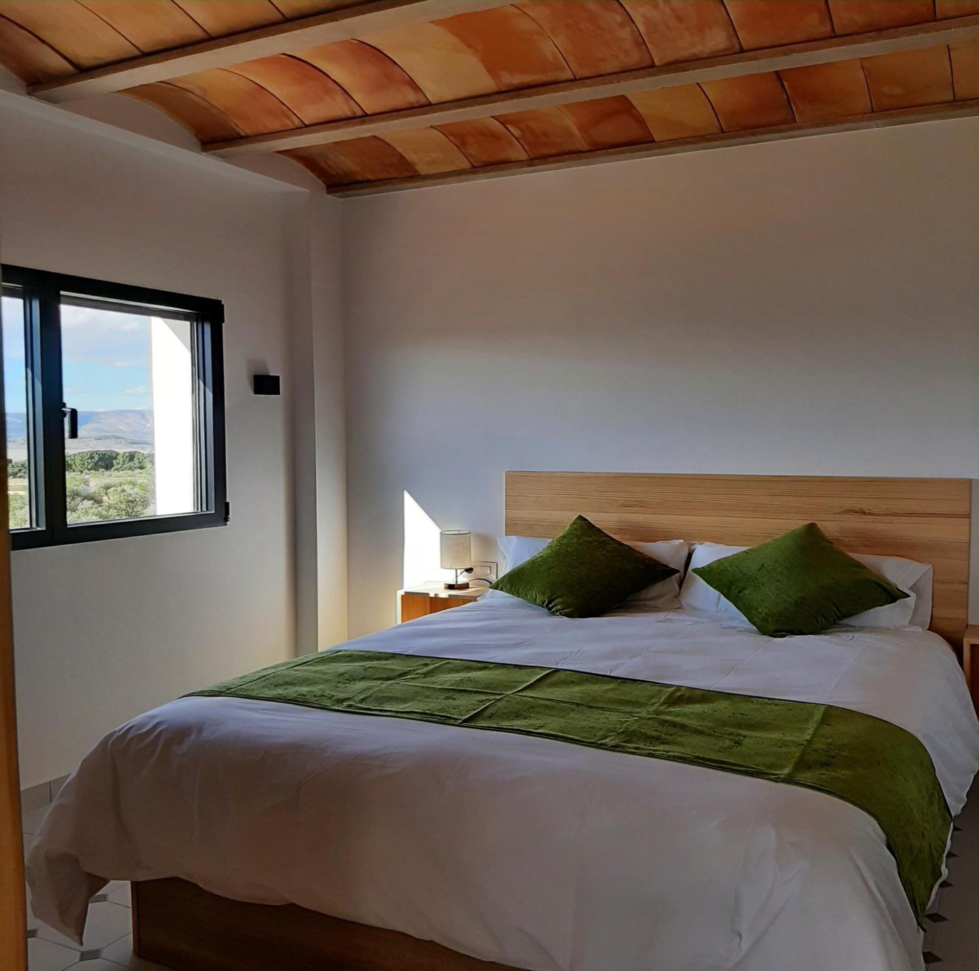 Casita Del Embalse Con Encanto Biar Bagian luar foto