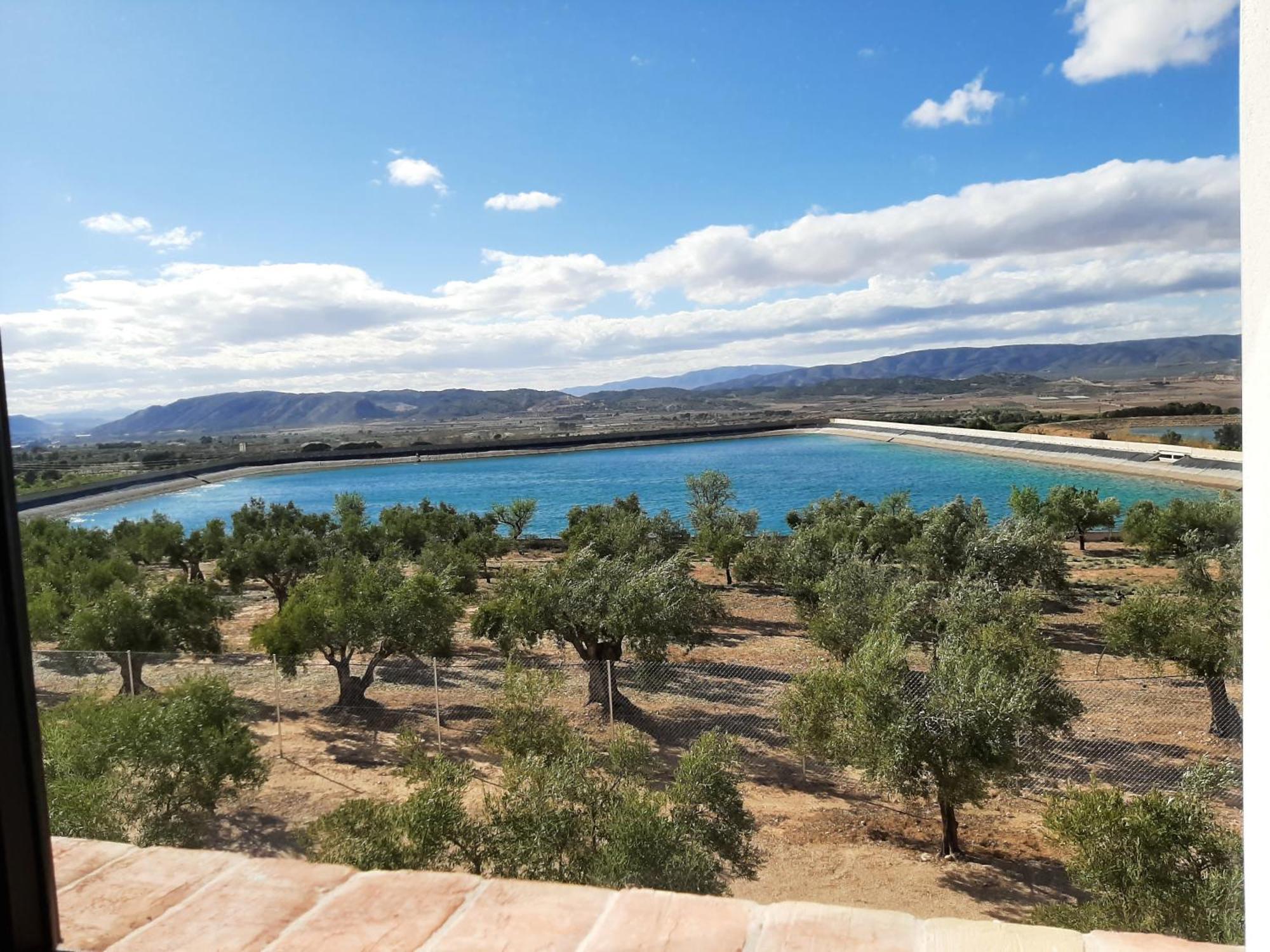 Casita Del Embalse Con Encanto Biar Bagian luar foto